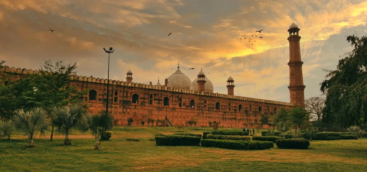 Cheap flights to Lahore, Pakistan